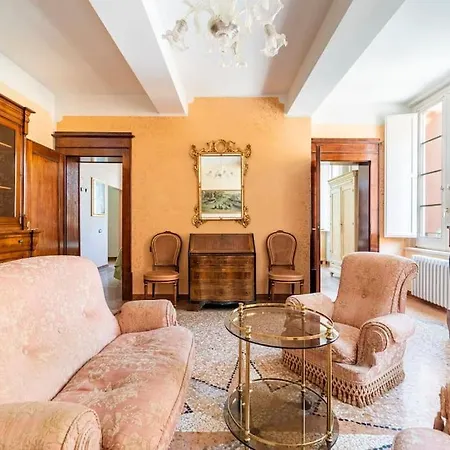 Appartamento Elegant Apt, Wi-fi And Garden
