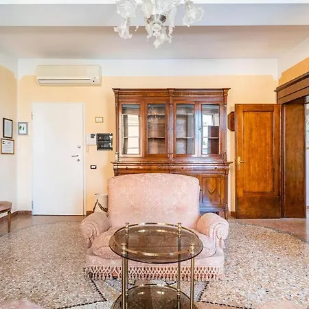 Elegant Apt, Wi-fi And Garden Apartment